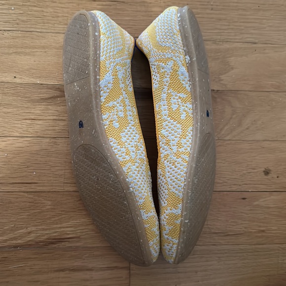 Rothys Round Toe - Size 8 *RARE* - Picture 2 of 5